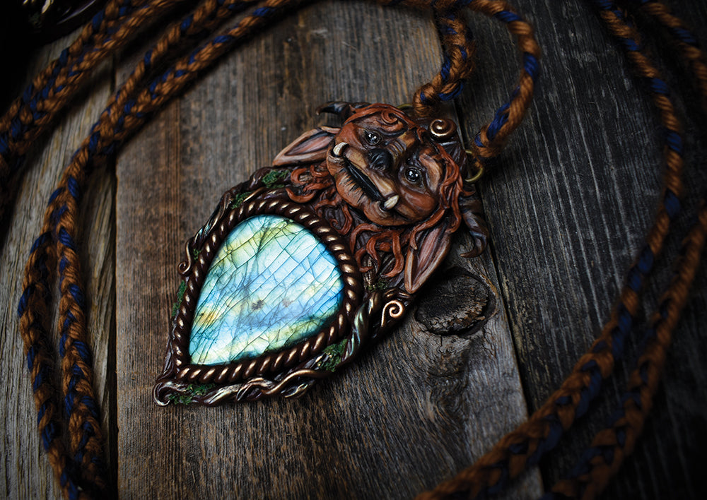 Labyrinth - Ludo with Labradorite Necklace